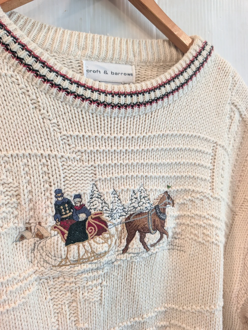 CROFT & BARROW 100% Cotton Textured Knit Embroidered Horse & Sleigh Crewneck